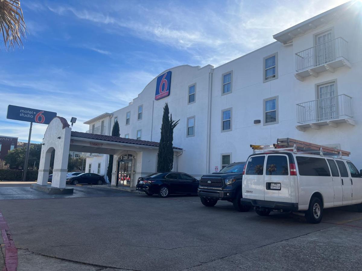 Motel 6 Dallas Tx Downtown Exterior foto