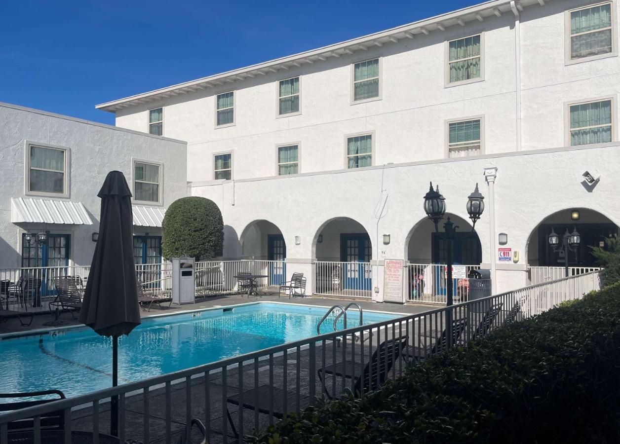 Motel 6 Dallas Tx Downtown Exterior foto